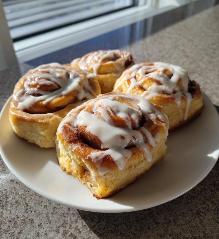 valentines cinnamon rolls